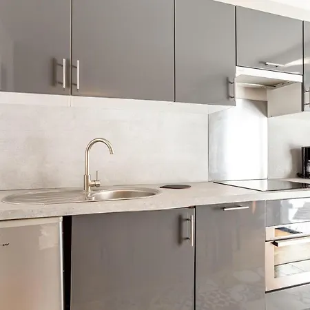 1 Bedroom Amazing In Apartment *